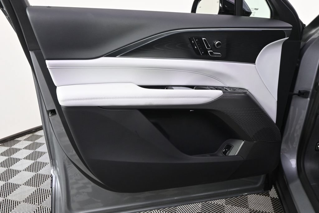 New 2026 Cadillac Lyriq Luxury w/ LPO, Floor Liner Package AWD/4WD image 22