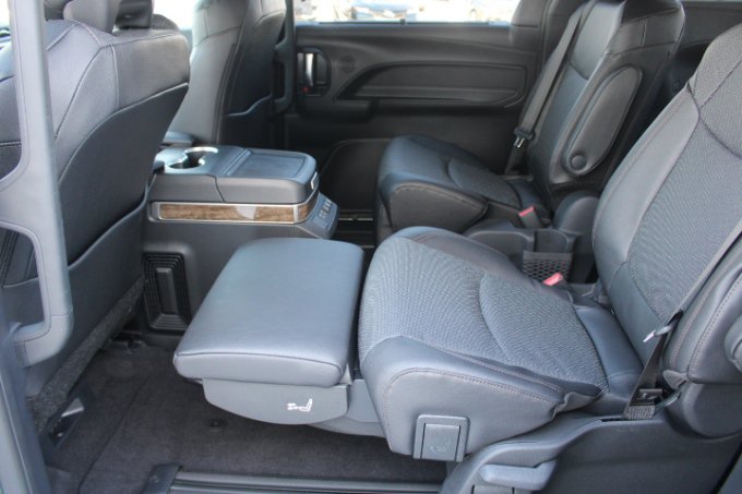 New 2026 Toyota Sienna Platinum AWD/4WD image 14