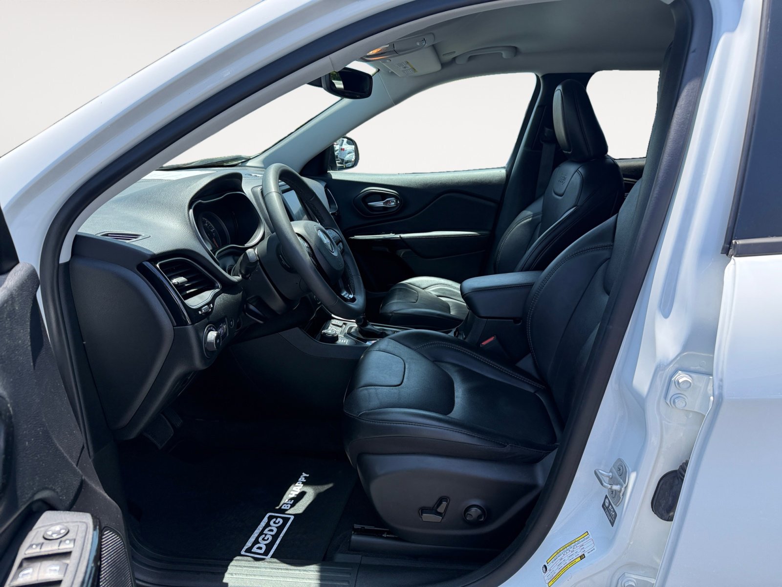 Used 2023 Jeep Cherokee Altitude Lux image 10