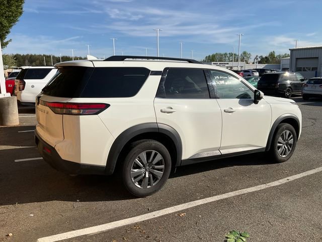Used 2025 Nissan Pathfinder SV image 5