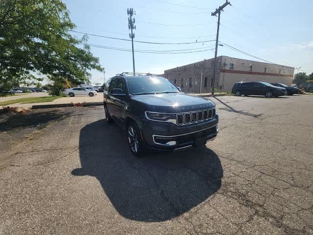 Used 2022 Jeep Wagoneer Series III w/ Premium Group I AWD/4WD image 6