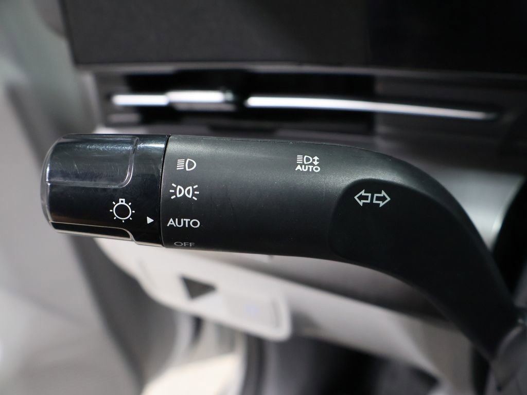 Used 2025 Hyundai Kona SEL image 38