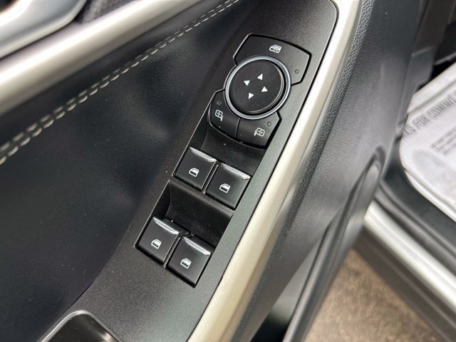 Used 2021 Ford Explorer XLT AWD/4WD image 12