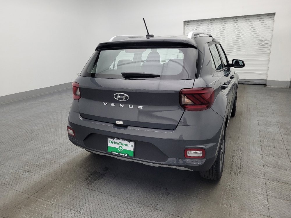 Used 2025 Hyundai Venue Limited image 7