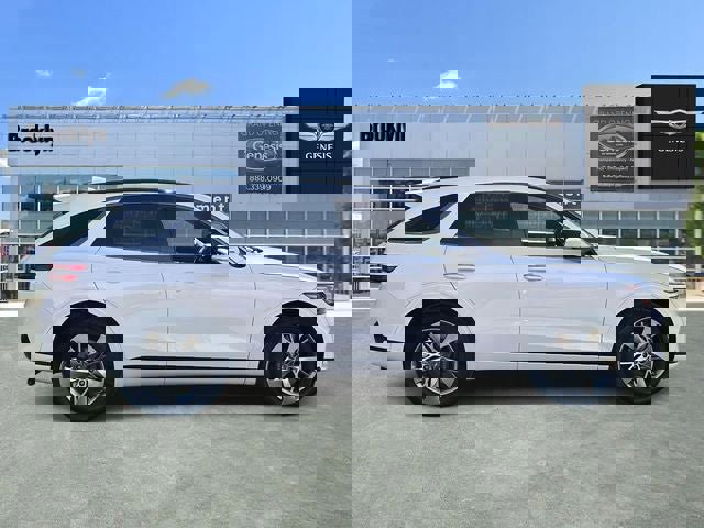 Used 2025 Genesis GV70 3.5T Sport image 2