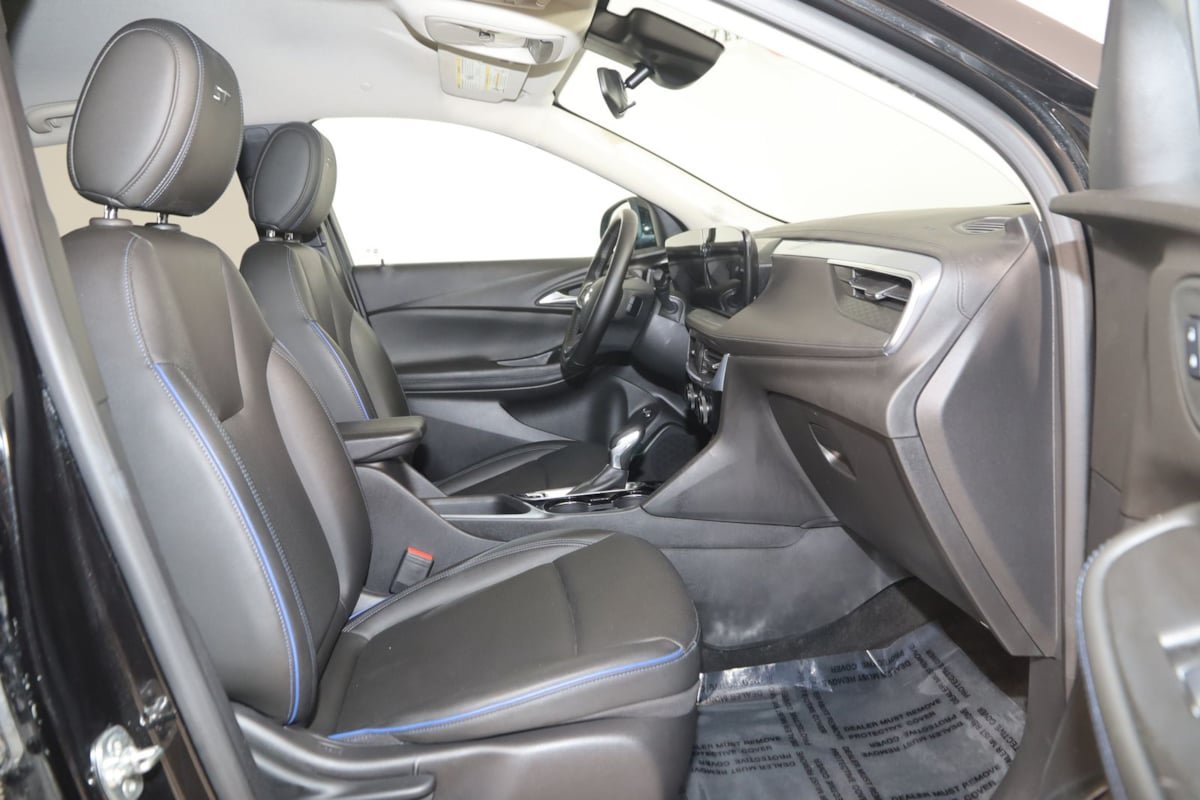 Used 2025 Buick Encore GX Sport Touring AWD/4WD image 11