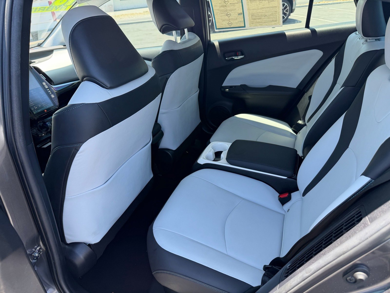Used 2018 Toyota Prius Prime Advanced w/ Carpet Mat Package FWD image 17