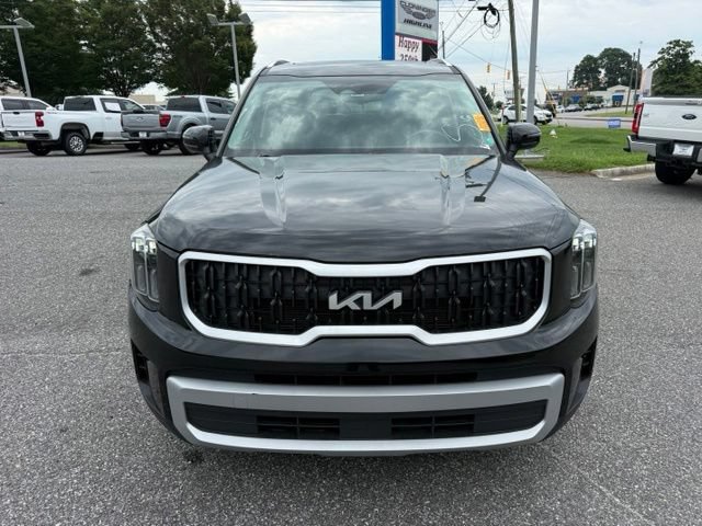 Used 2024 Kia Telluride EX w/ EX Captain's Chair Package FWD image 3
