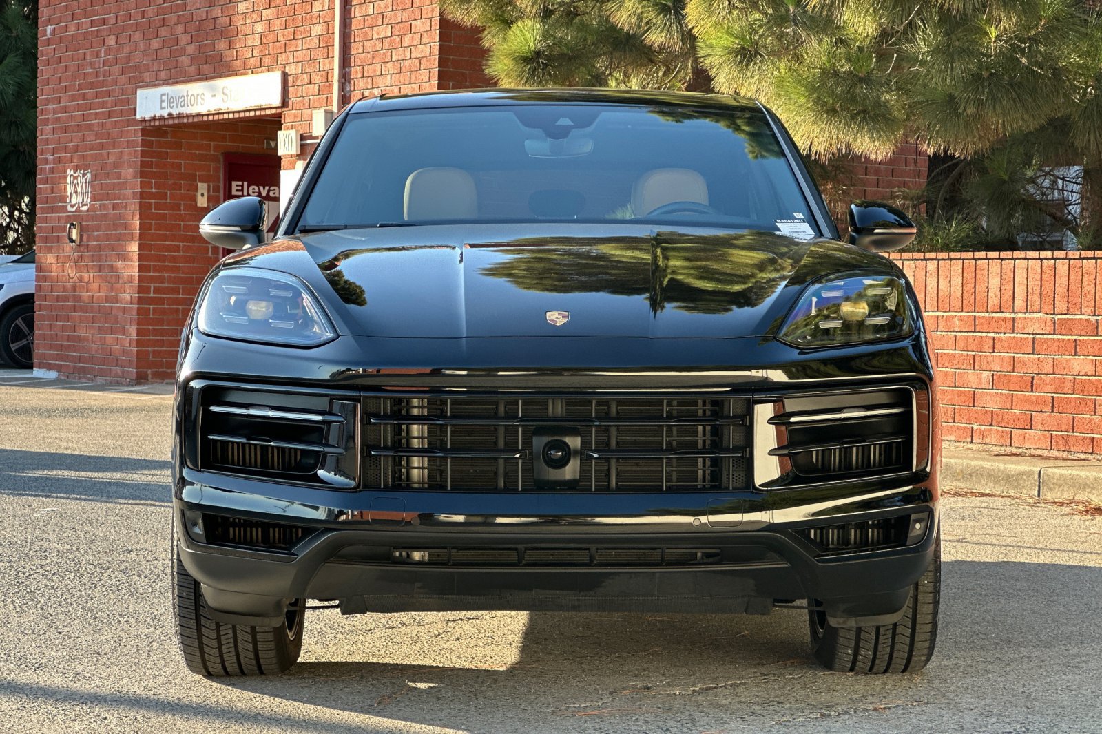 Used 2024 Porsche Cayenne AWD/4WD image 9