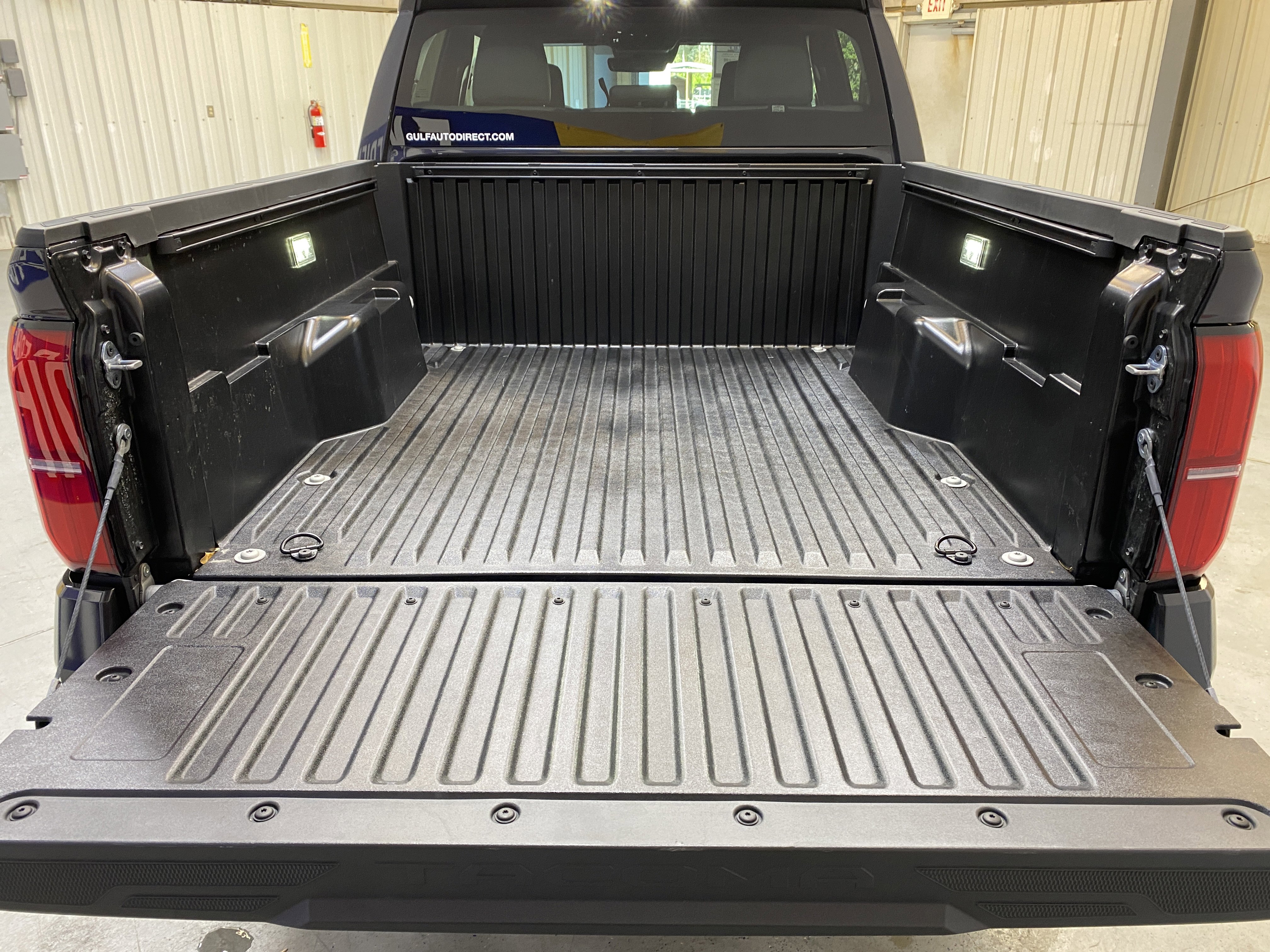 Used 2025 Toyota Tacoma SR5 image 31