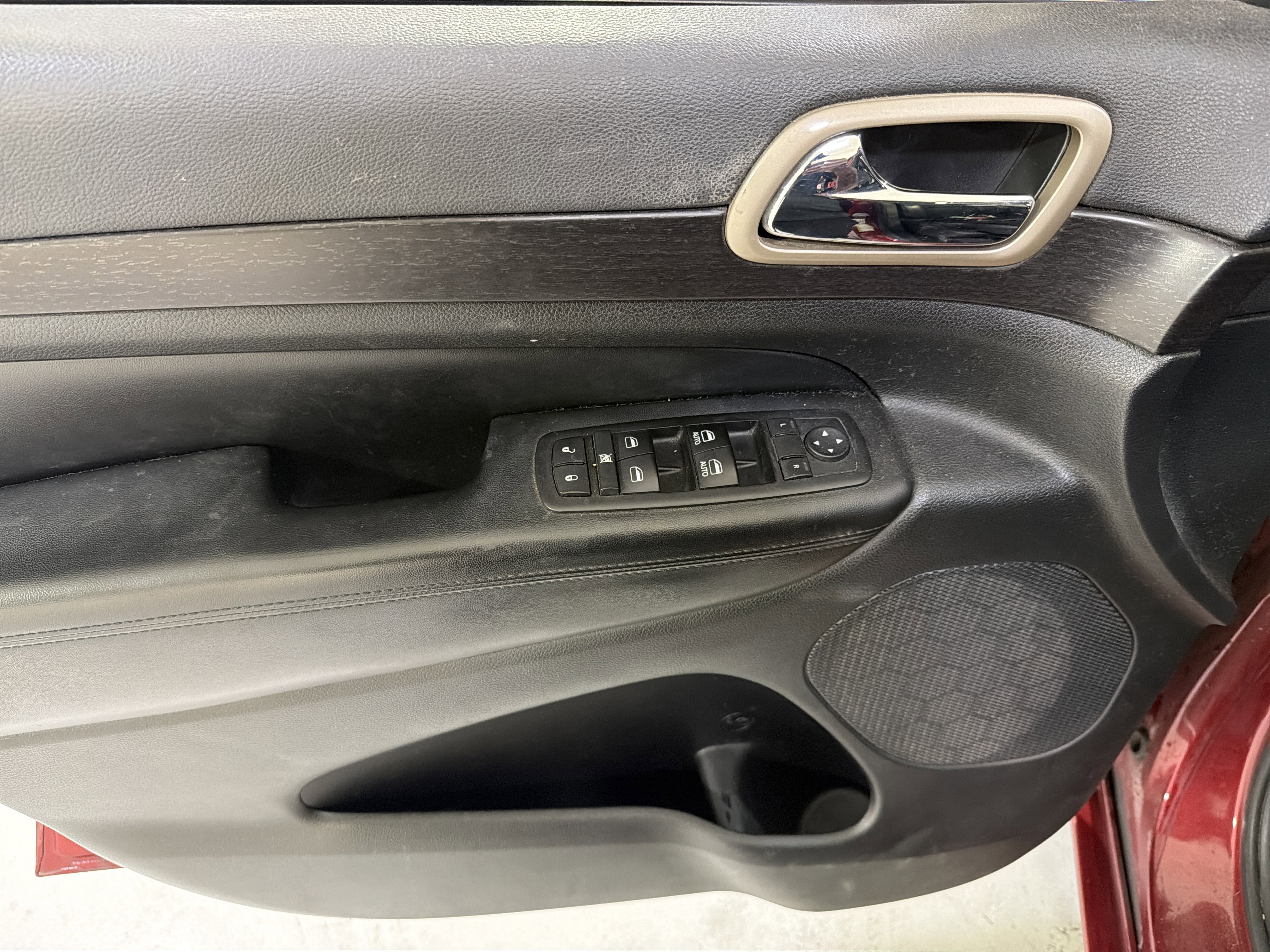 Used 2015 Jeep Grand Cherokee Altitude image 15