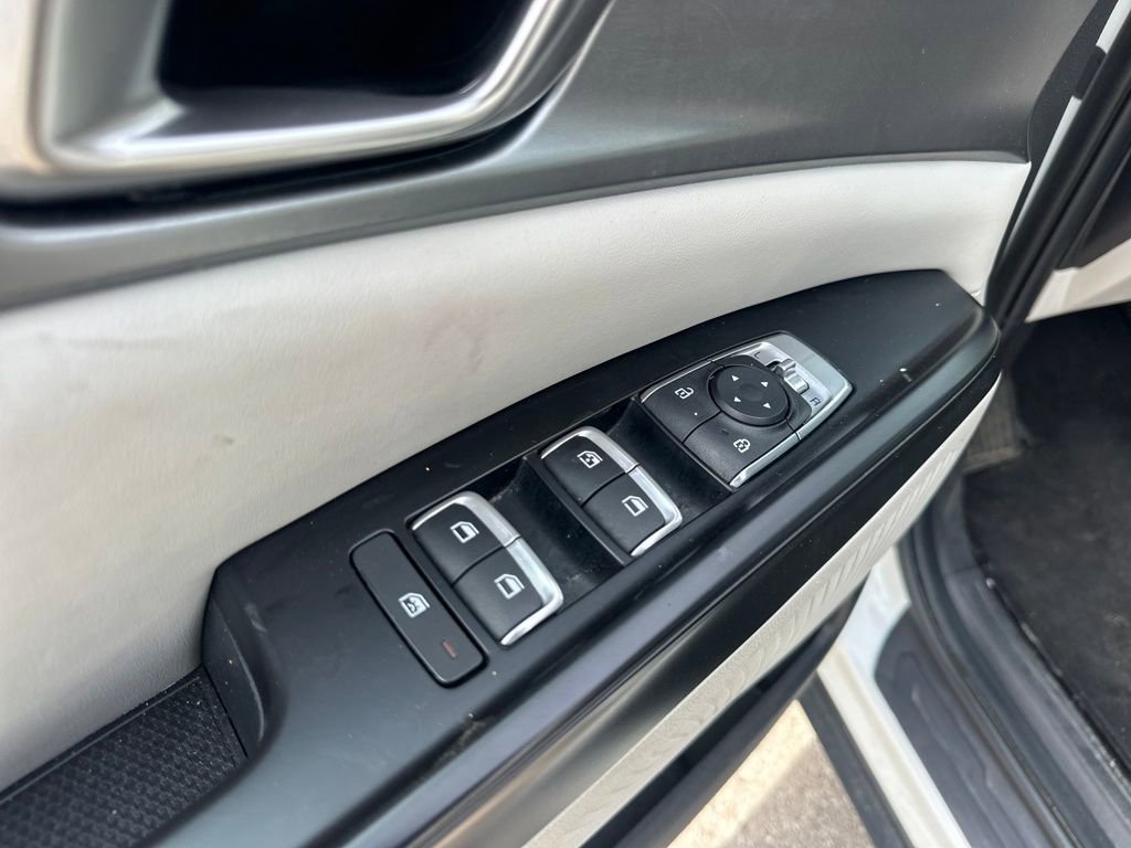 Used 2024 Kia Carnival LX image 13