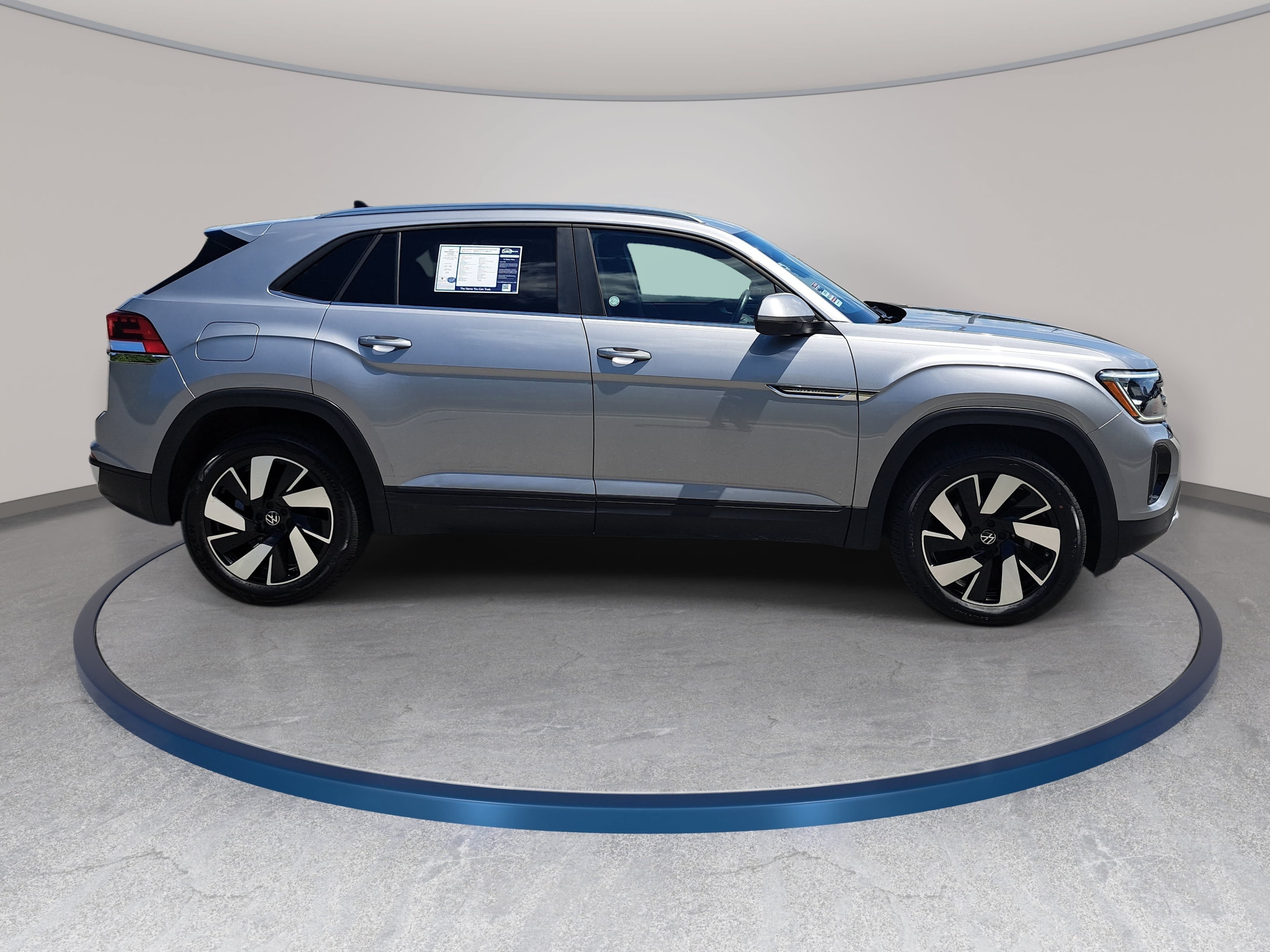 Used 2025 Volkswagen Atlas Cross Sport SE FWD image 4