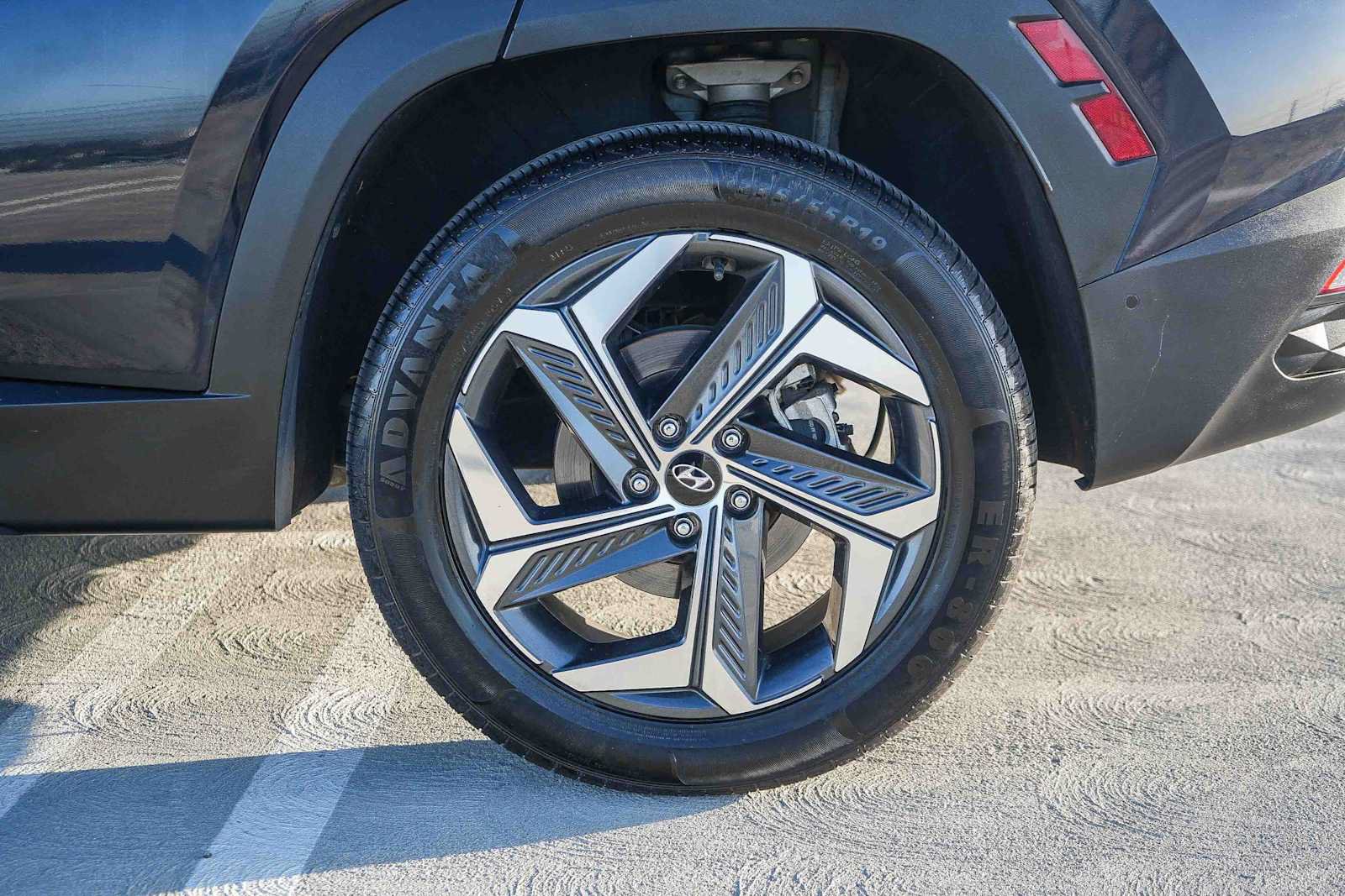 Used 2022 Hyundai Tucson Limited AWD/4WD image 10