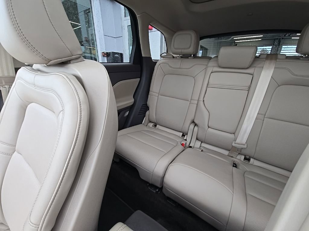 Used 2023 Lincoln Corsair AWD w/ Equipment Group 101A image 35