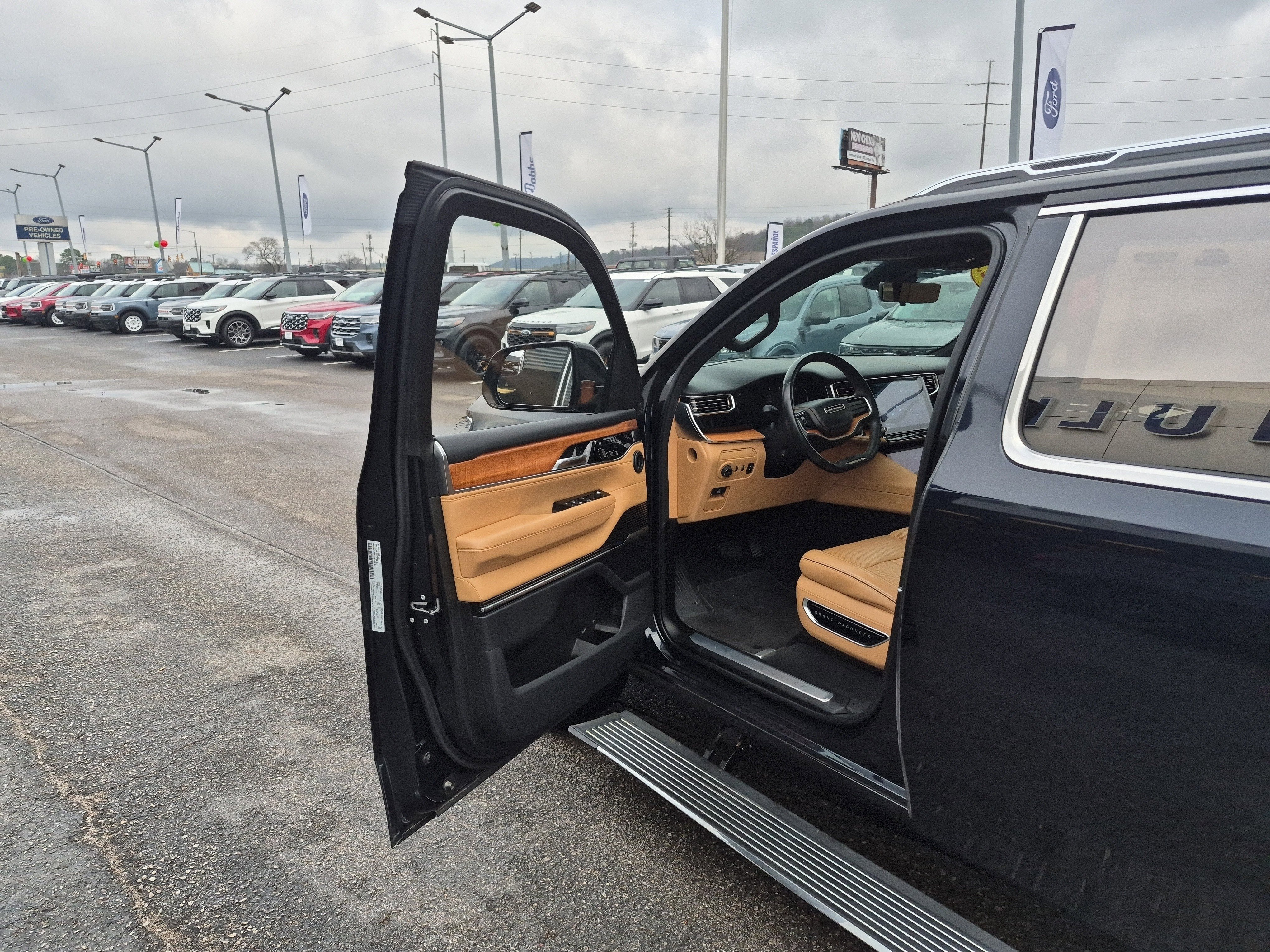 Used 2023 Jeep Grand Wagoneer L Series III image 9