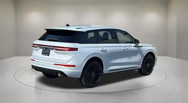 Used 2025 Lincoln Corsair Reserve w/ Jet Appearance Package image 5