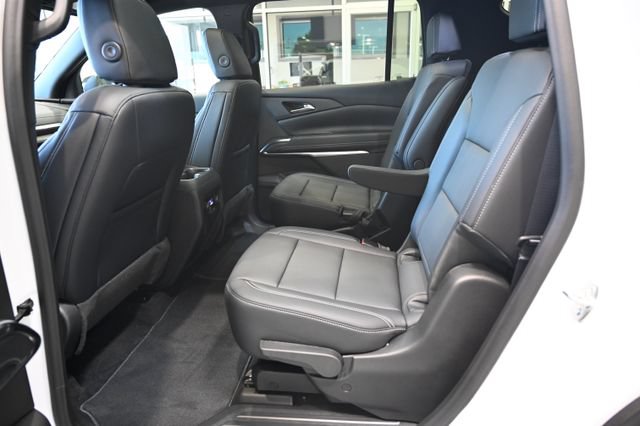 New 2027 Chevrolet Traverse LT w/ Sun and Wheel Package FWD image 11
