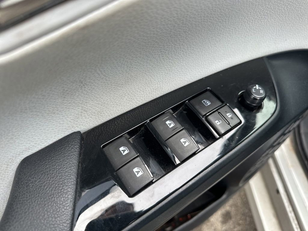 Used 2017 Toyota Prius Two w/ Carpet Mat Package image 15