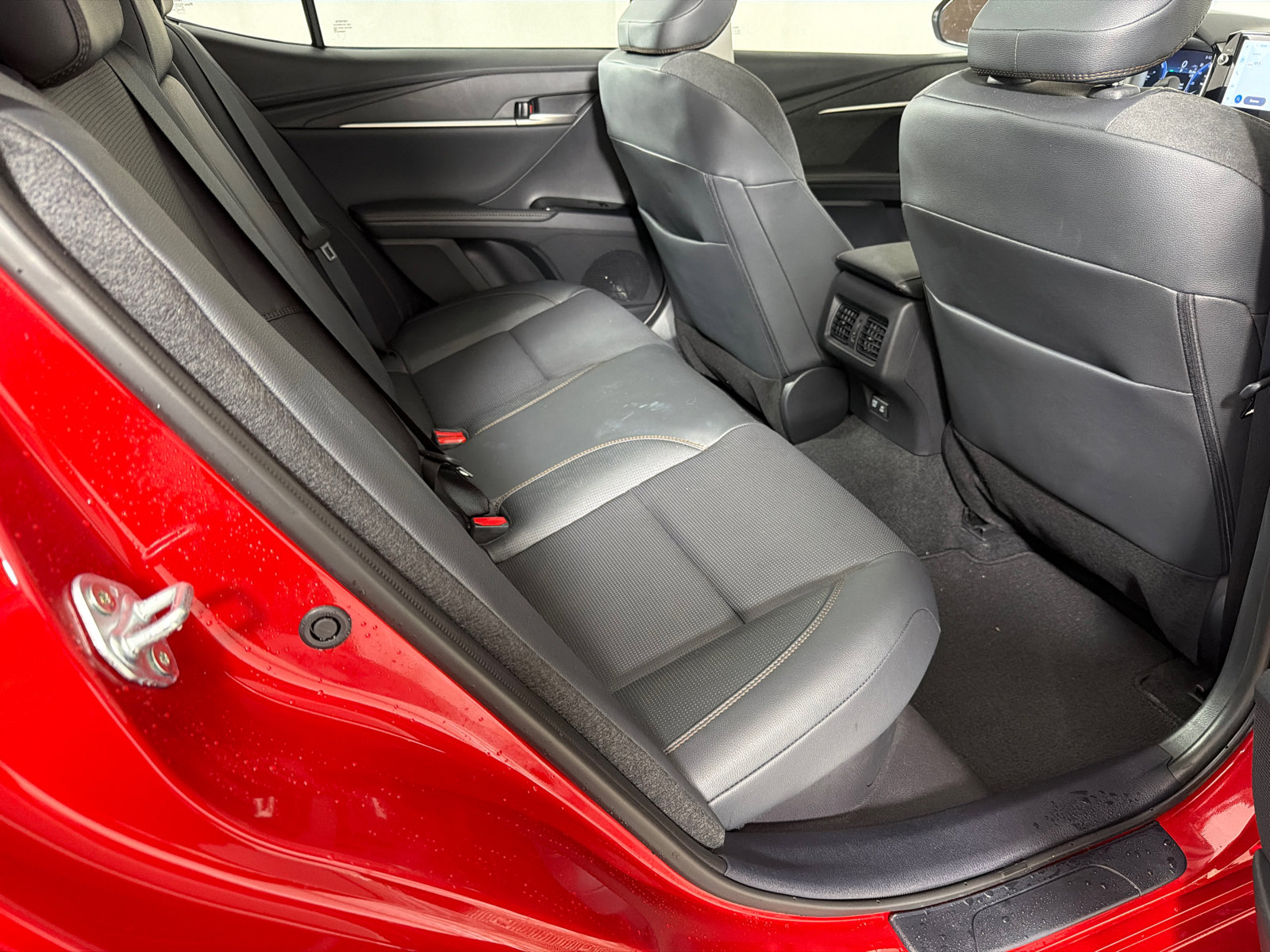 Used 2025 Toyota Camry XLE FWD image 16