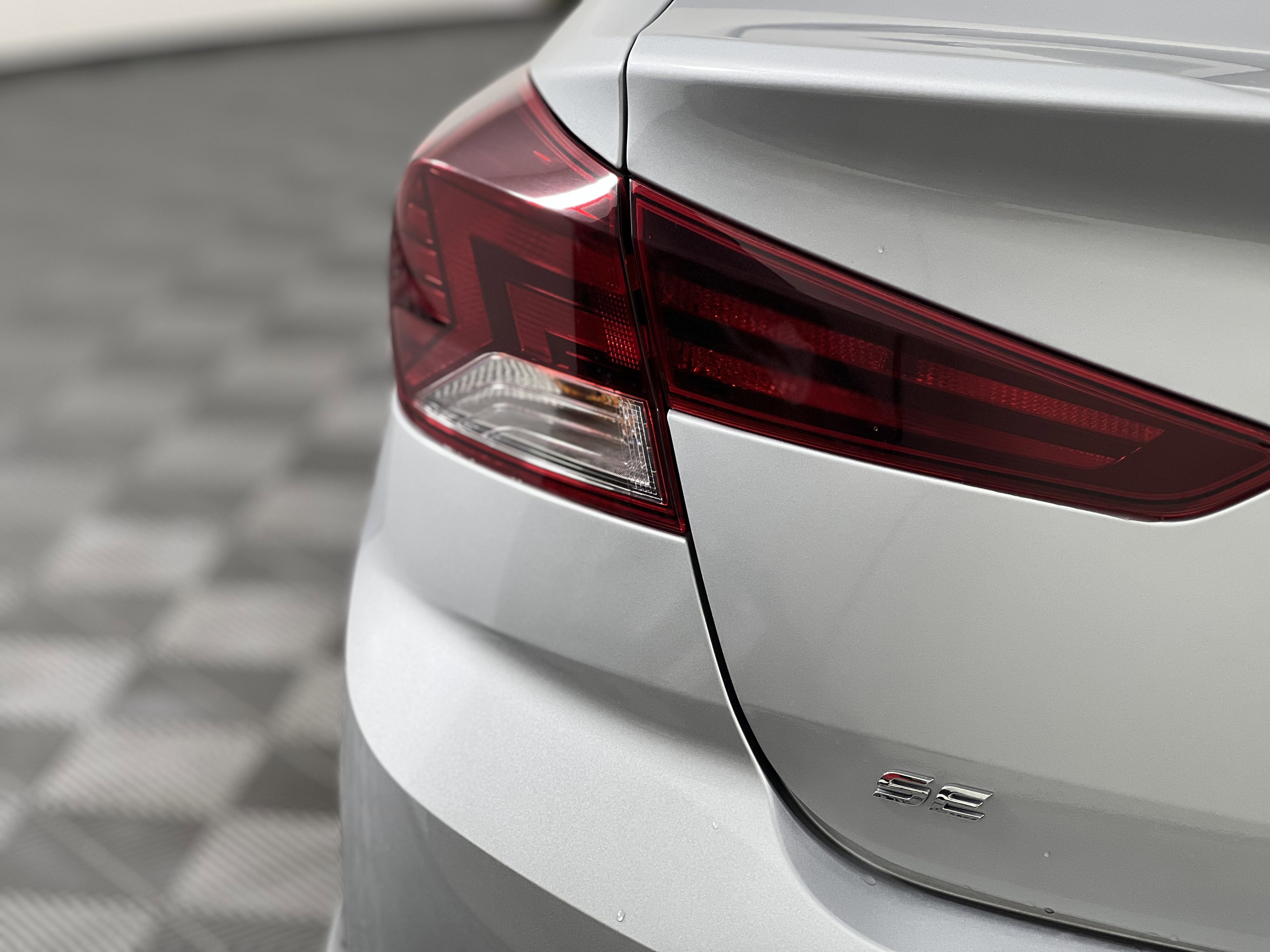 Used 2020 Hyundai Elantra SE FWD image 12