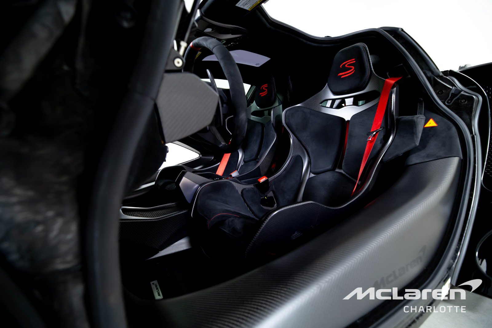 Used 2019 McLaren Senna RWD image 12