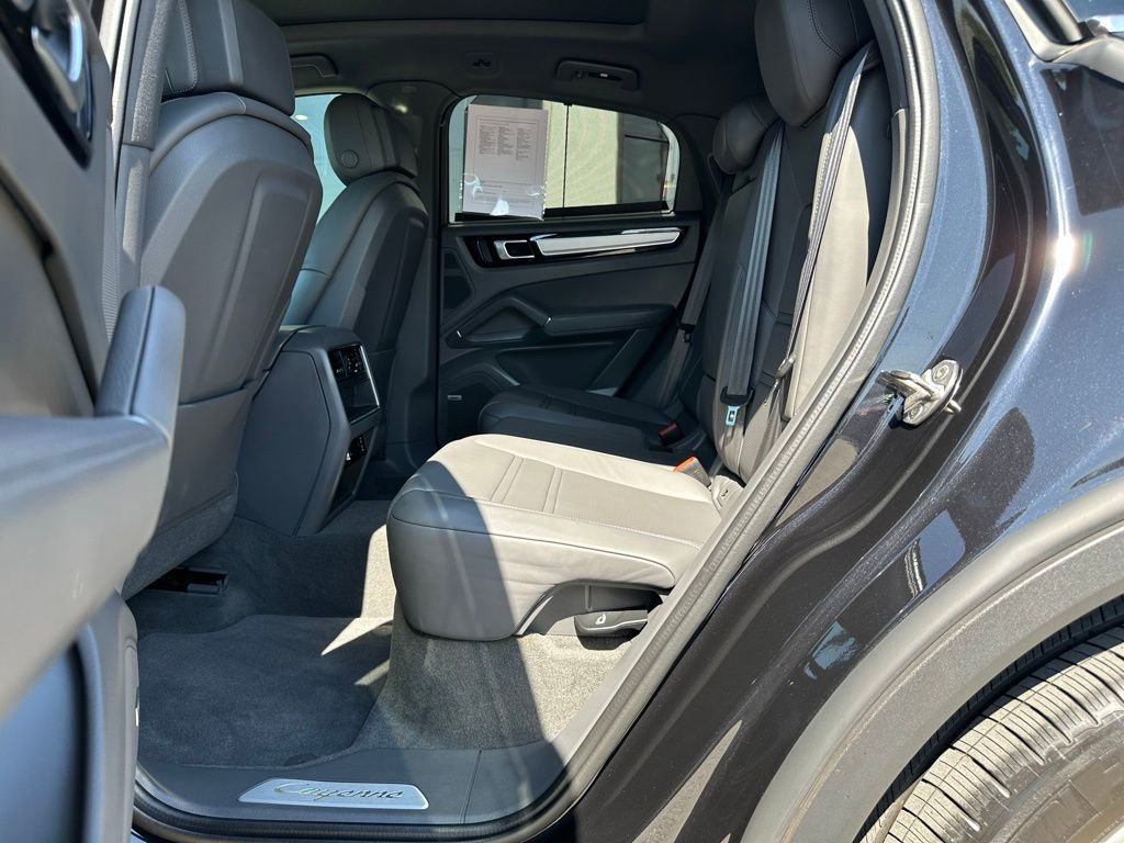 Used 2022 Porsche Cayenne E-Hybrid Coupe image 33