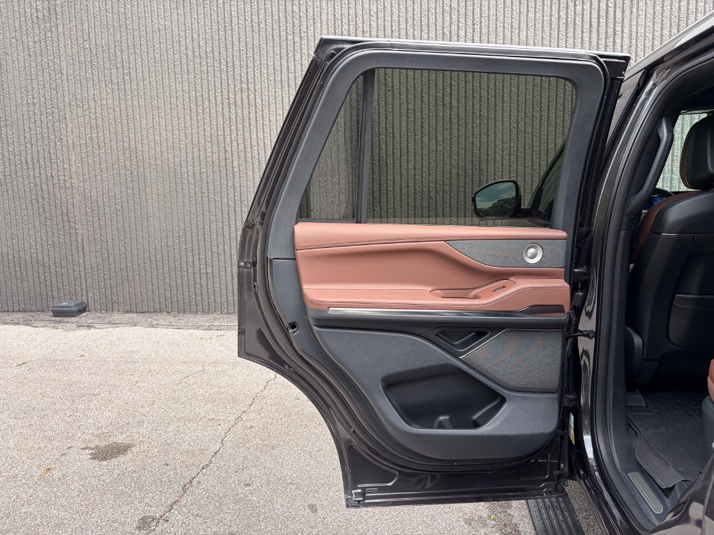 New 2027 Lincoln Navigator Reserve AWD/4WD image 23