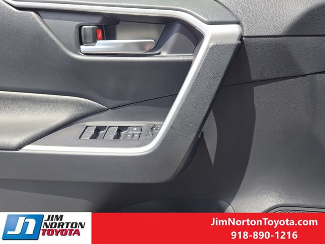 Used 2025 Toyota RAV4 XLE Premium AWD/4WD image 25
