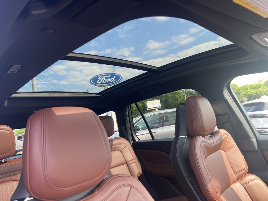 New 2025 Lincoln Aviator Reserve w/ Equipment Group 201A image 17