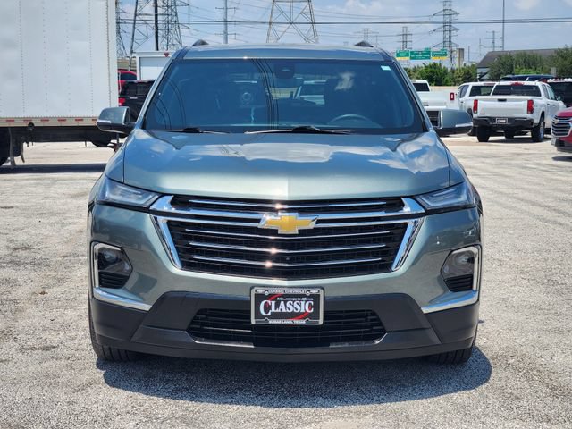 Used 2023 Chevrolet Traverse LT FWD image 2