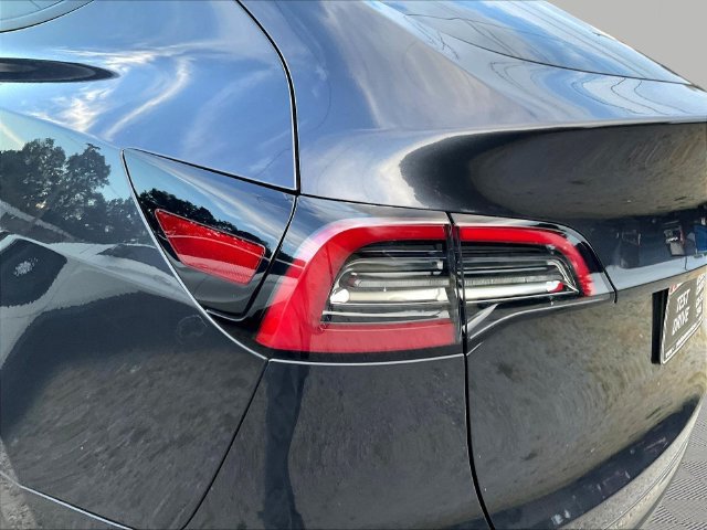 Used 2024 Tesla Model Y Long Range RWD image 23