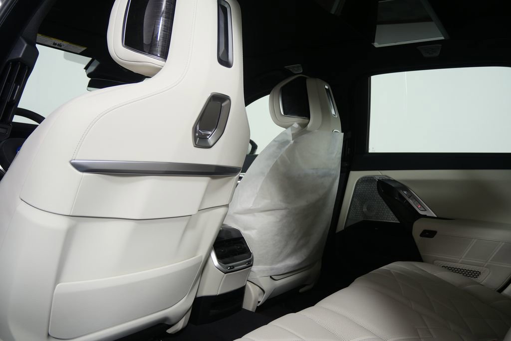 Used 2026 BMW i7 eDrive50 w/ Executive Package image 13