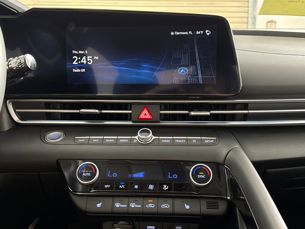 Used 2025 Hyundai Elantra SEL image 21