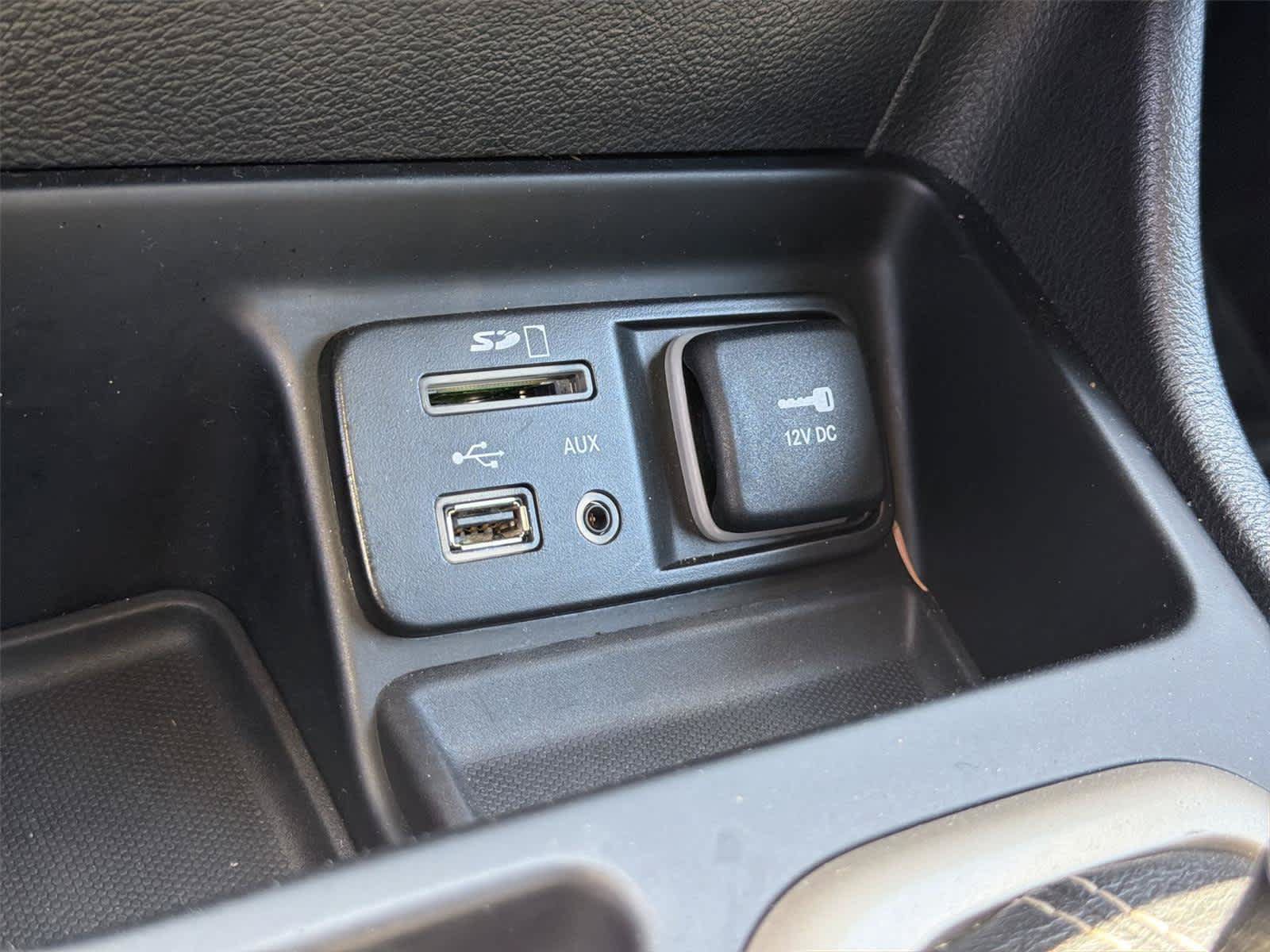 Used 2017 Jeep Cherokee Limited FWD image 36
