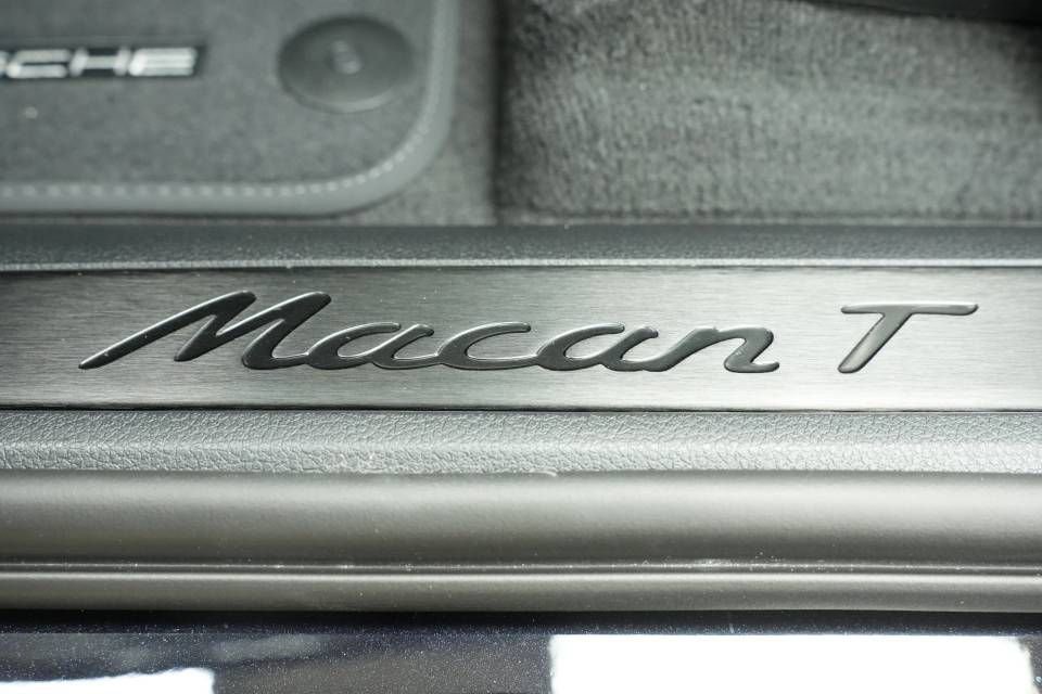 New 2026 Porsche Macan Turbo AWD/4WD image 33