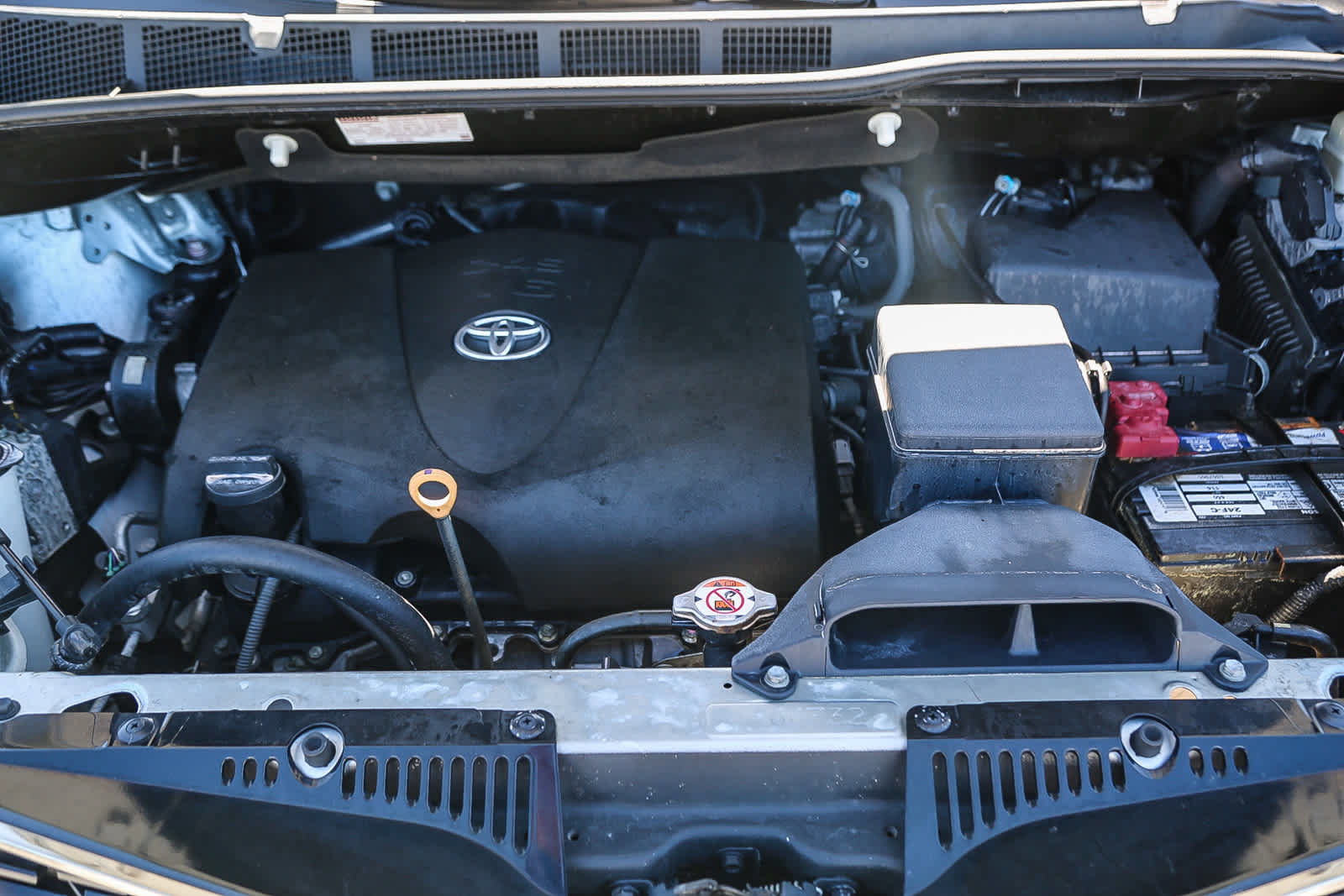 Certified 2019 Toyota Sienna SE w/ SE Preferred Package AWD/4WD image 25