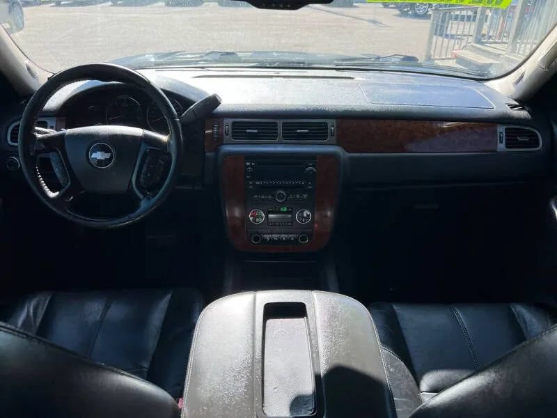 Used 2008 Chevrolet Suburban LT w/ LT Preferred Equipment Group RWD image 17