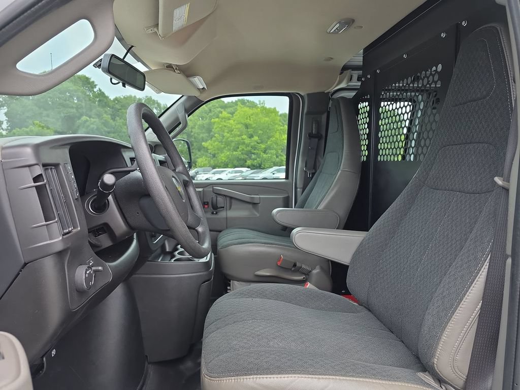 Certified 2025 Chevrolet Express 2500 w/ Driver Convenience Package RWD image 17