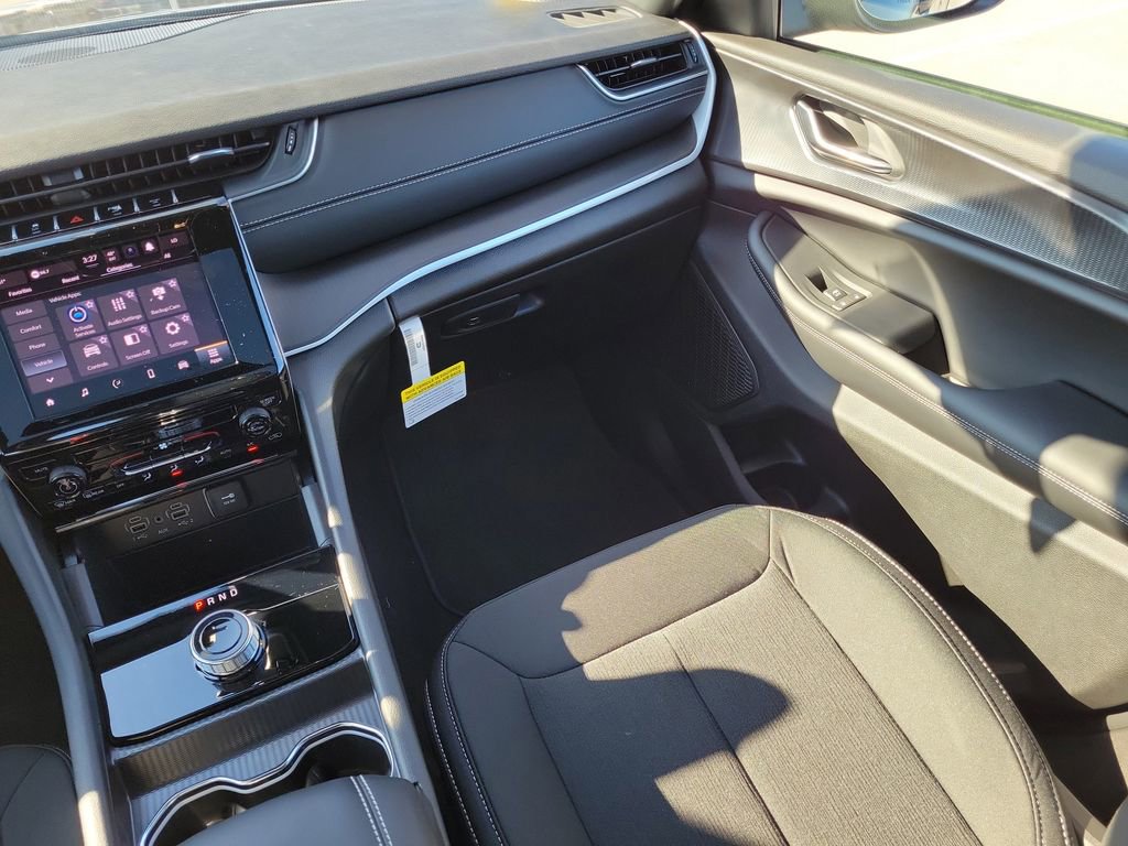 New 2025 Jeep Grand Cherokee L Limited w/ Black Appearance Package image 16