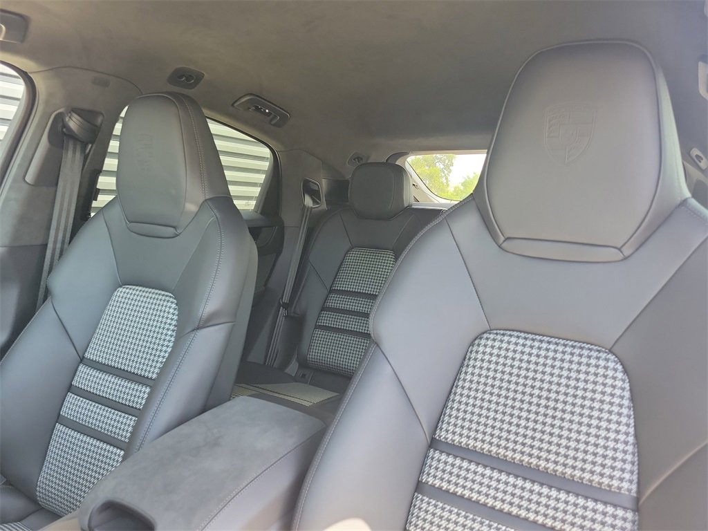 New 2025 Porsche Cayenne GTS image 5