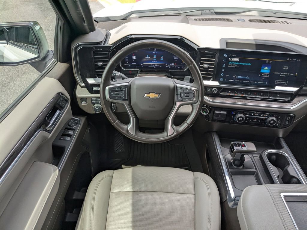 Used 2022 Chevrolet Silverado 1500 LTZ w/ LTZ Premium Package AWD/4WD image 15