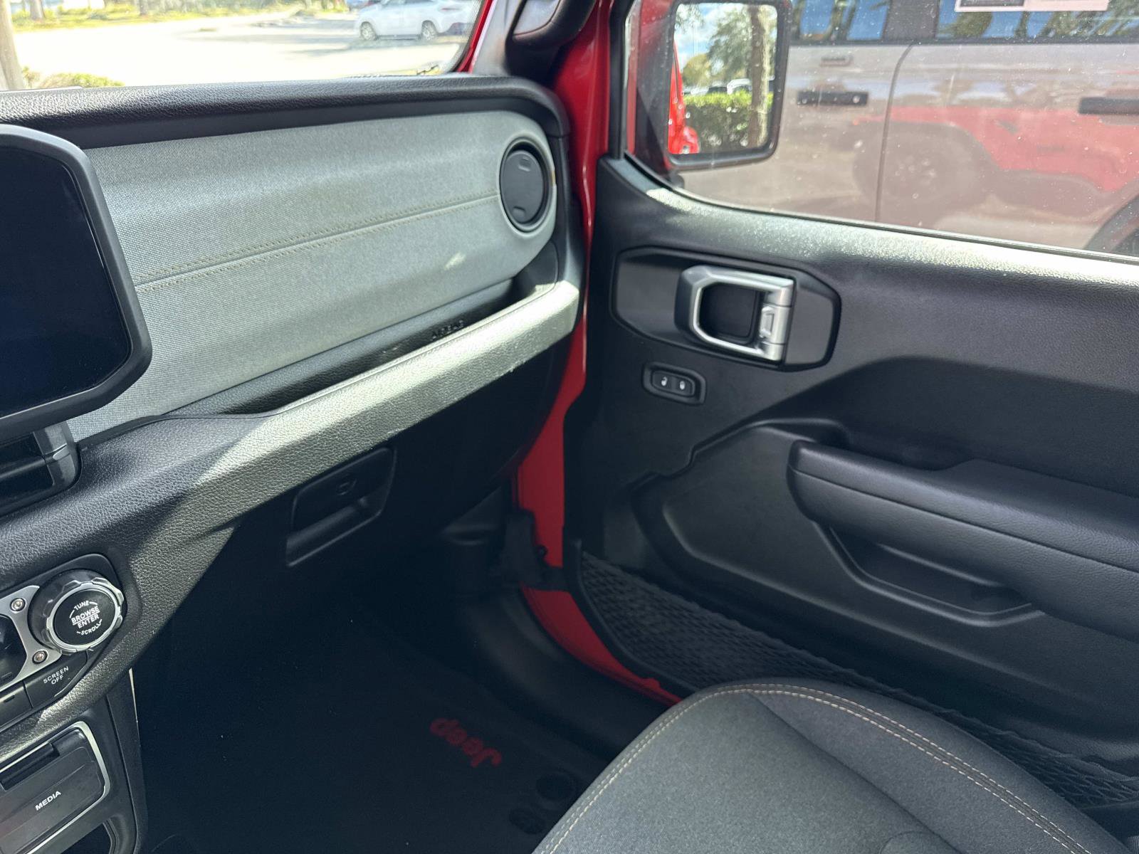 Used 2024 Jeep Gladiator Sport image 25