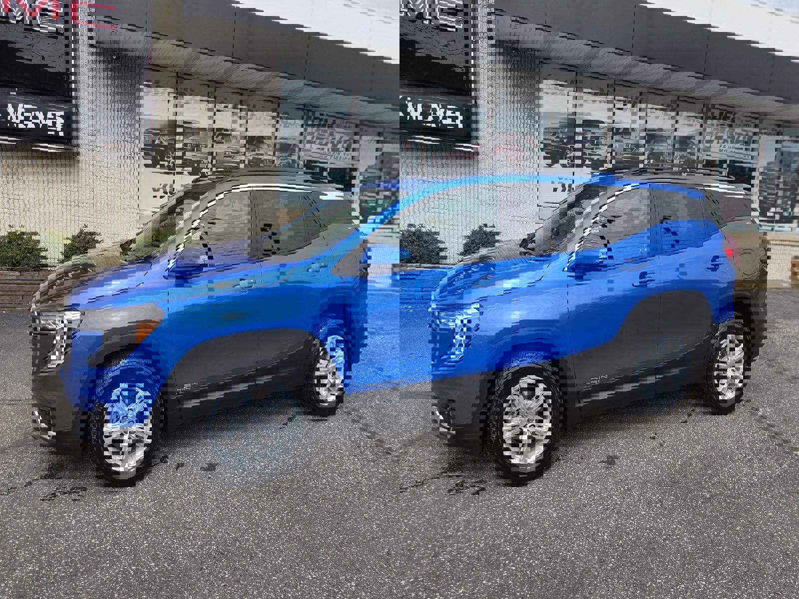 Used 2024 GMC Terrain SLE w/ Driver Convenience Package image 3