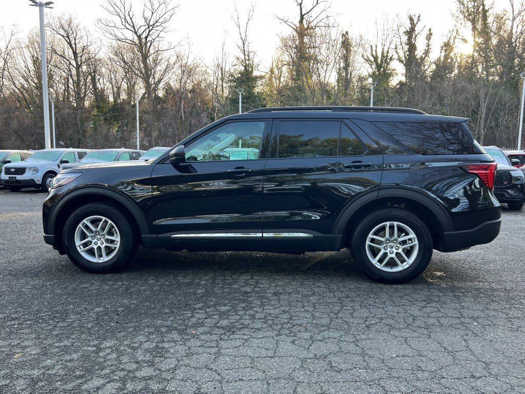 Used 2025 Ford Explorer Active image 4