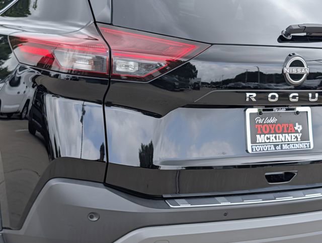 Used 2023 Nissan Rogue SV image 7