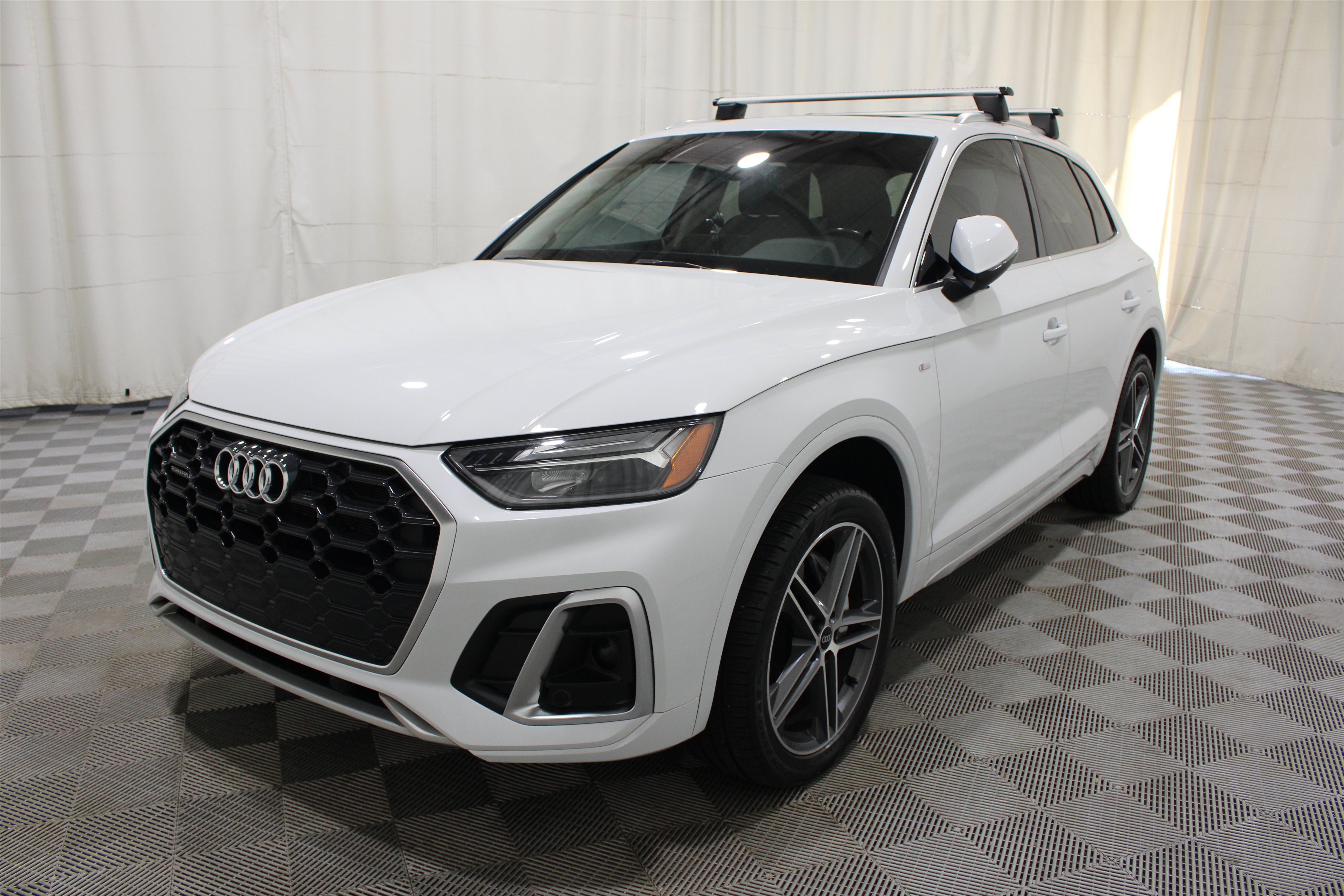 Used 2022 Audi Q5 e Premium Plus AWD/4WD image 36