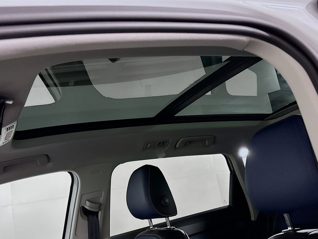 New 2025 Volkswagen Taos SEL image 19