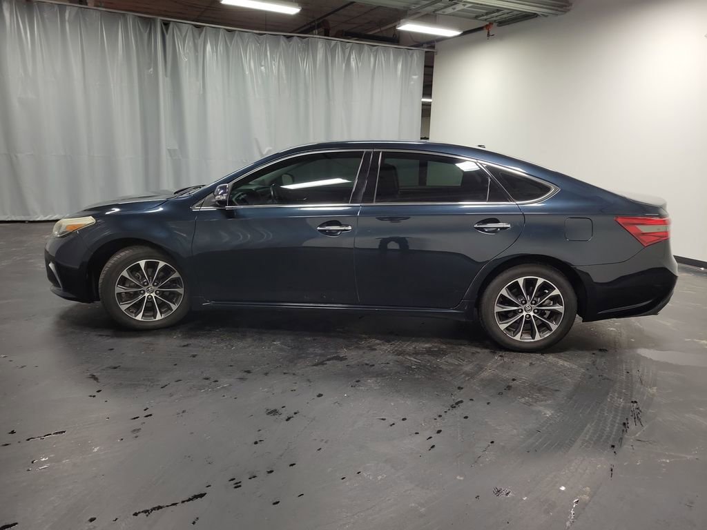 Used 2016 Toyota Avalon XLE image 5
