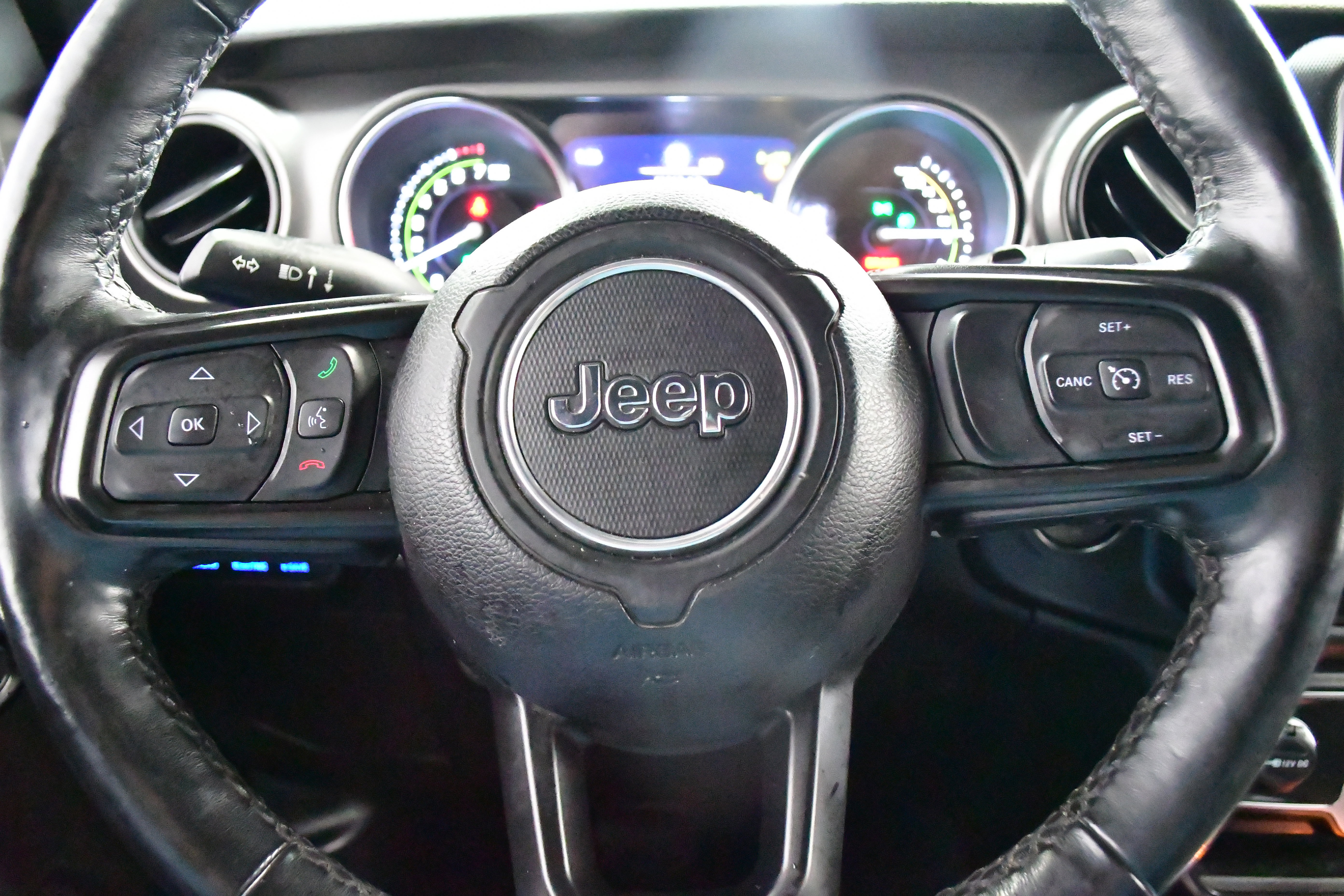 Used 2023 Jeep Wrangler Unlimited w/ Sun & Screen Package image 30